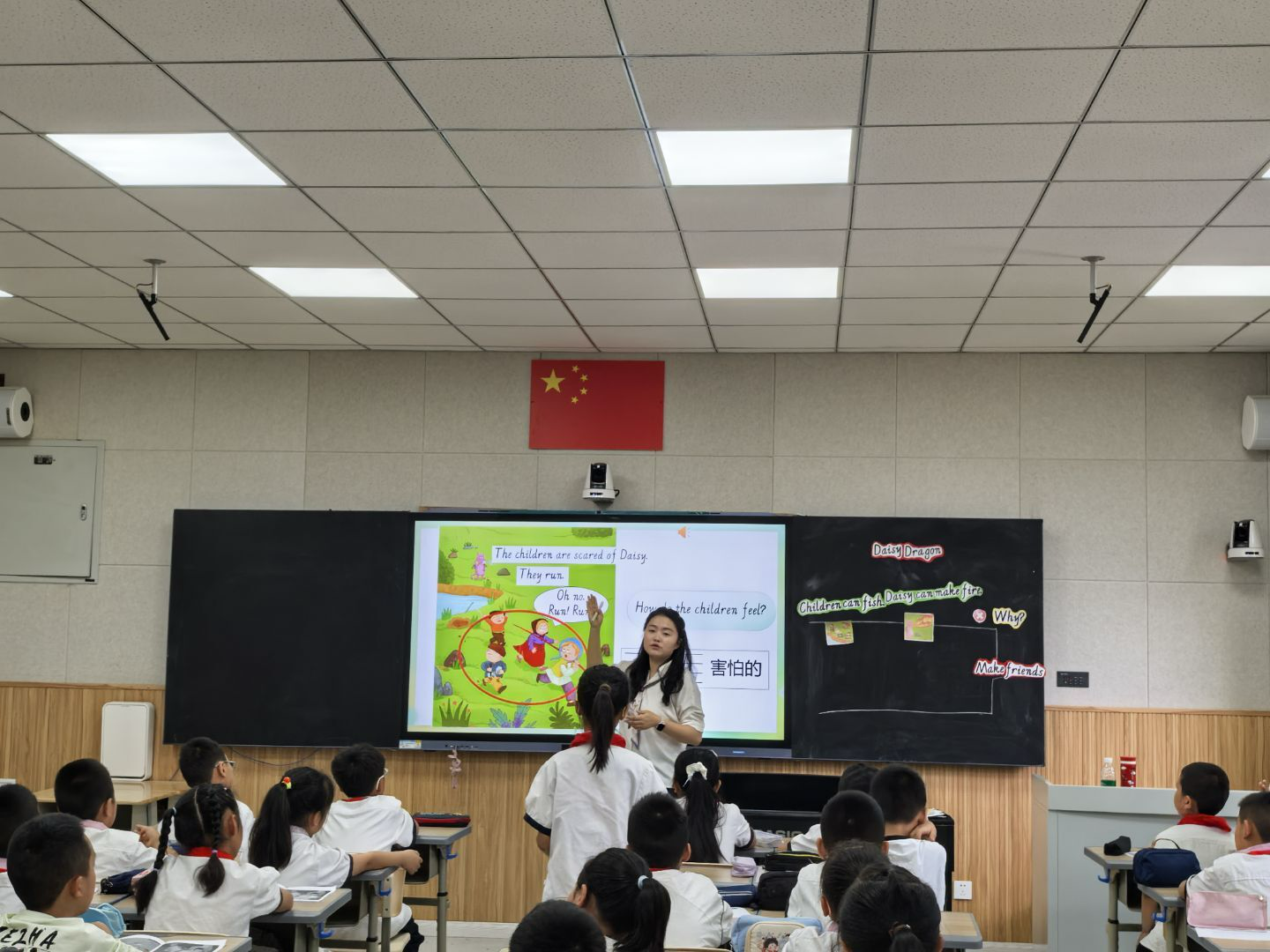 杨利凡上课照片1.png